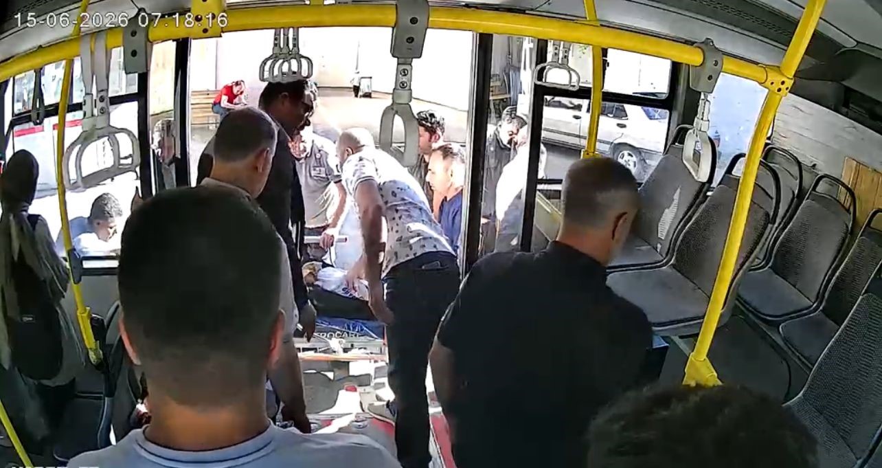 Epilepsi nöbeti geçiren yolcuyu hastaneye yetiştiren belediye otobüsü şoförü taktir topladı 4 epilepsi nobeti geciren yolcuyu hastaneye yetistiren belediye otobusu soforu taktir topladi 0