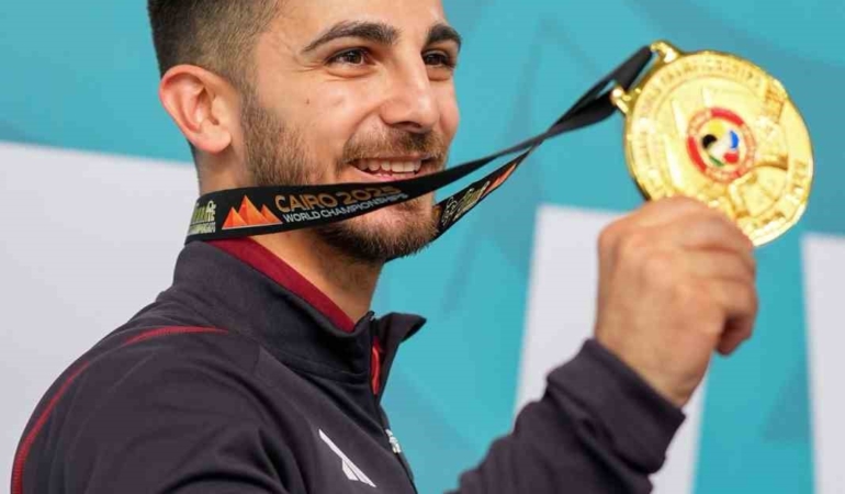 eray-samdan-dunya-karate-sampiyonasinda-altin-madalya-kazandi-jS4vyWnq.jpg