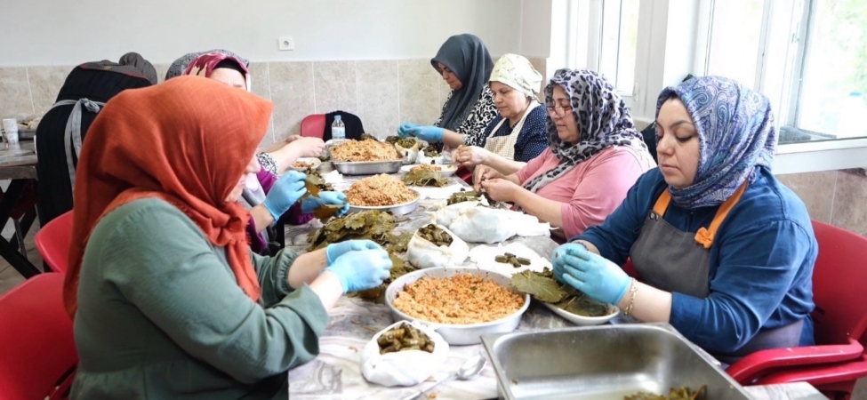 erbaa-belediyesinden-narince-yapragiyla-rekorluk-lezzet-Q9k7MliO.jpg