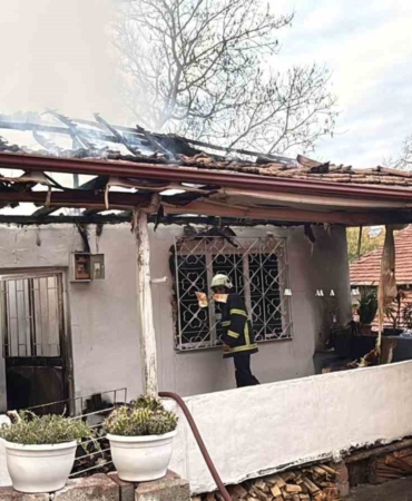 erbaada-elektrik-kontagindan-cikan-yangin-evi-kule-cevirdi-SeACU4iw.jpg