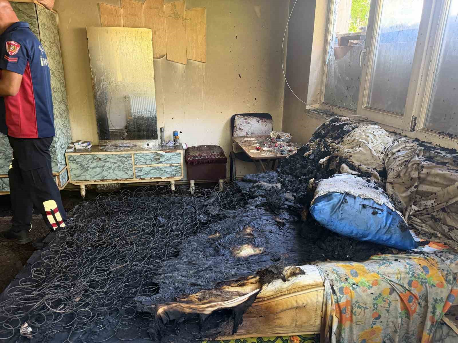 Erbaa’da ev yangınında yaşlı adam hayatını kaybetti 6 erbaada ev yangininda yasli adam hayatini kaybetti 2 VaYkgbDG