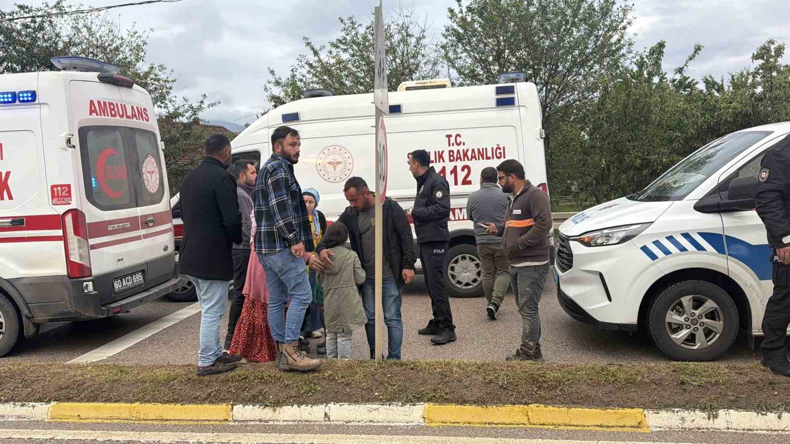 erbaada iki servis minibusu carpisti 10 yarali 2 hY8JOdWQ