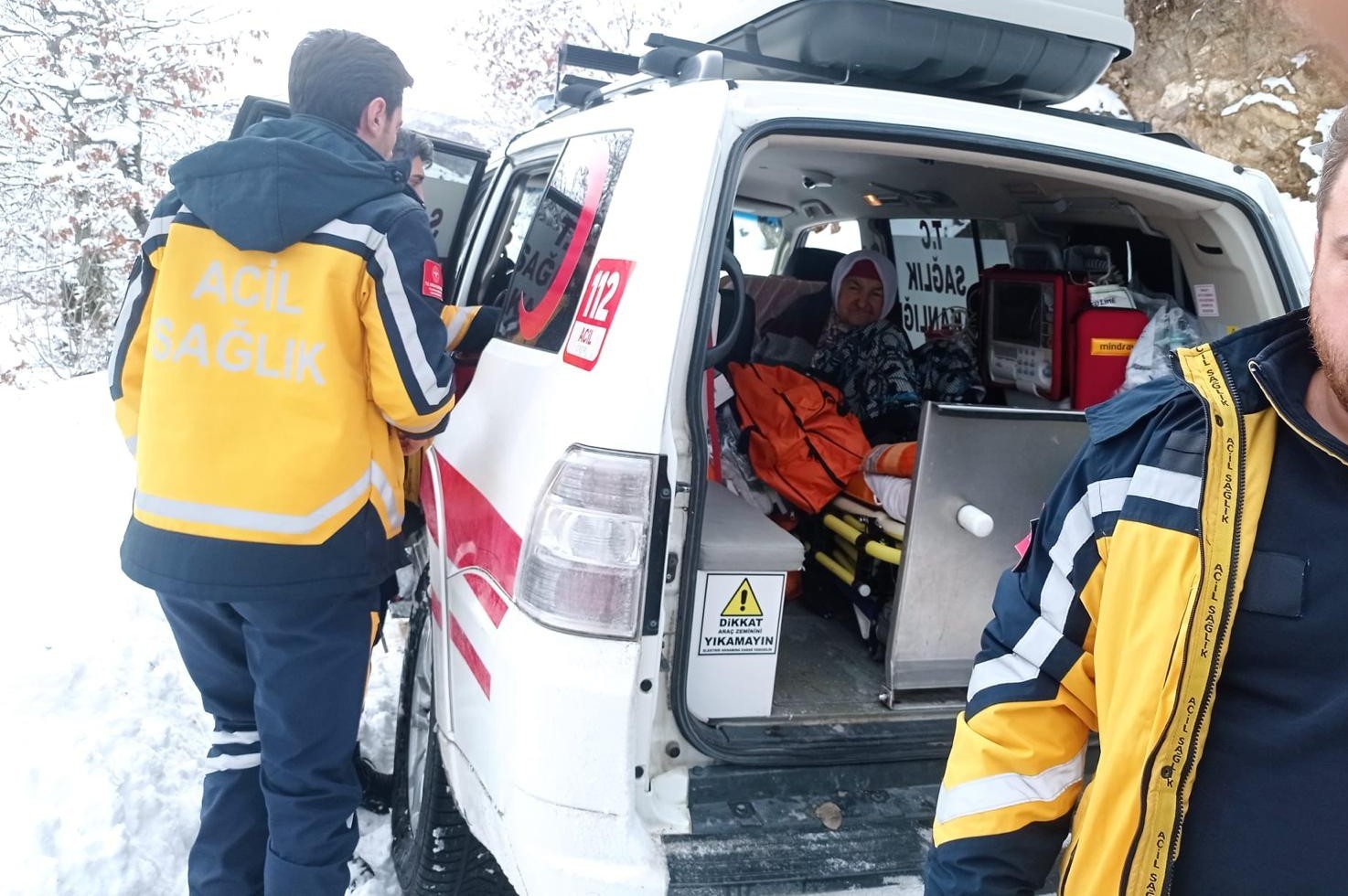 erbaada mahsur kalan yasli hasta icin ekipler seferber oldu 1 CpGaFQ5s