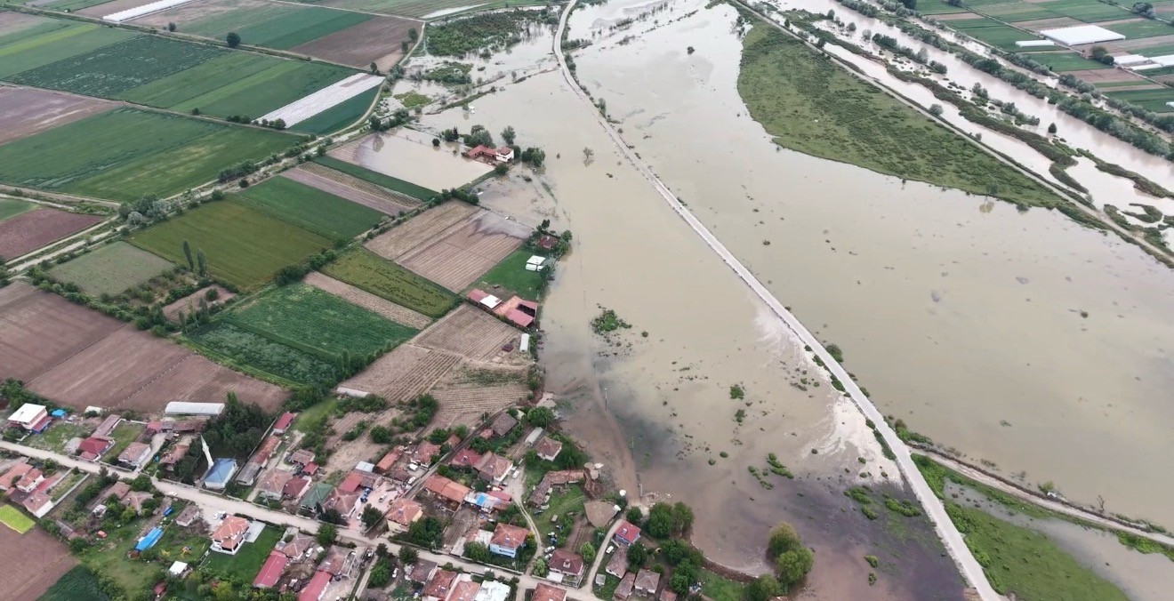 erbaadaki taskinin bilancosu gun agarinca ortaya cikti 0 XAJUvjdT