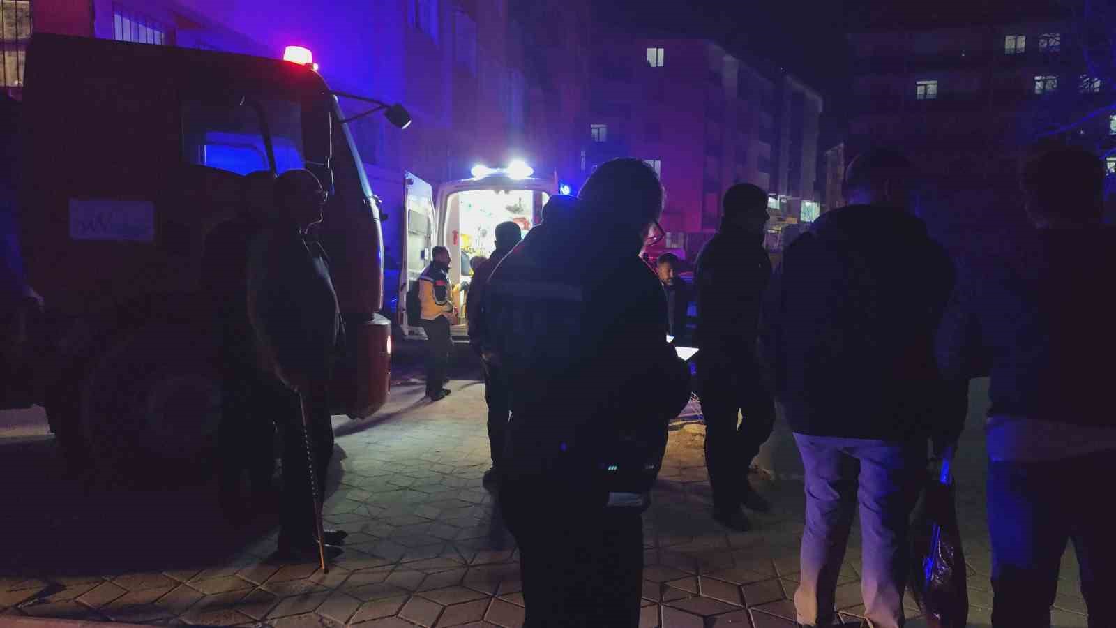 erciste apartmanda yangin 15 kisi dumandan etkilendi 3 PHuaN19u