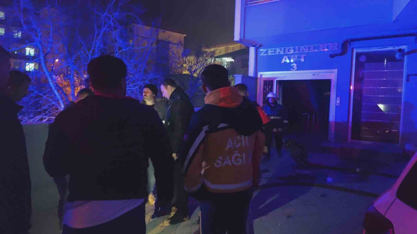 erciste apartmanda yangin 15 kisi dumandan etkilendi 4 5MlbT48c