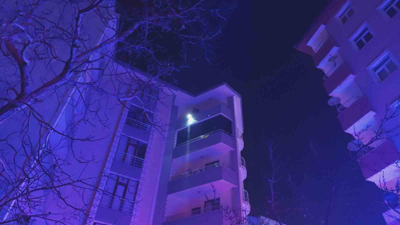 erciste apartmanda yangin 15 kisi dumandan etkilendi 6 BSF8Fnki