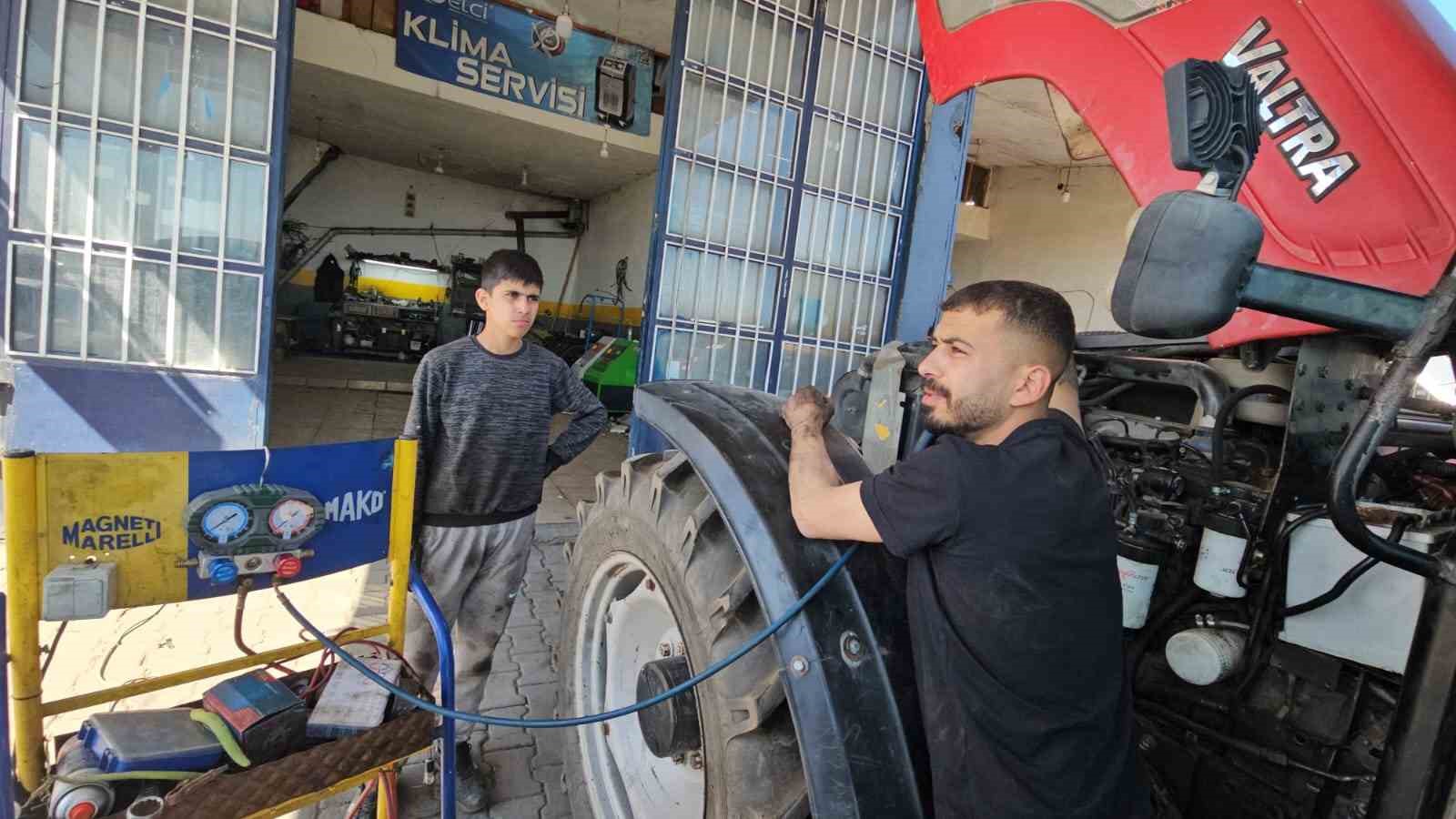 Erciş’te sıcak hava etkisini gösterdi, sürücüler klima için sanayiye akın etti 7 erciste sicak hava etkisini gosterdi suruculer klima icin sanayiye akin etti 3 pcQsfdFR