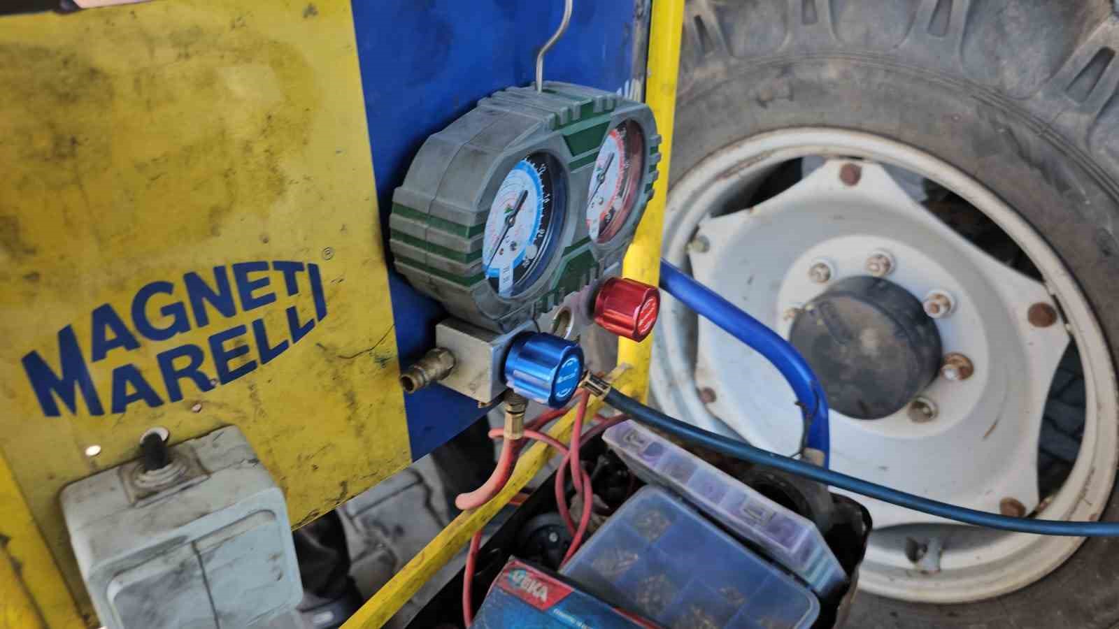 Erciş’te sıcak hava etkisini gösterdi, sürücüler klima için sanayiye akın etti 8 erciste sicak hava etkisini gosterdi suruculer klima icin sanayiye akin etti 4 A5O2RzE2