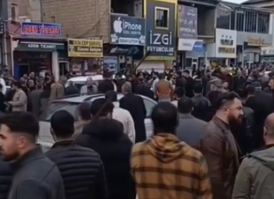 Erciş’te taşlı sopalı kavga: 3 yaralı 5 erciste tasli sopali kavga 3 yarali 1 Jp2zjYlZ