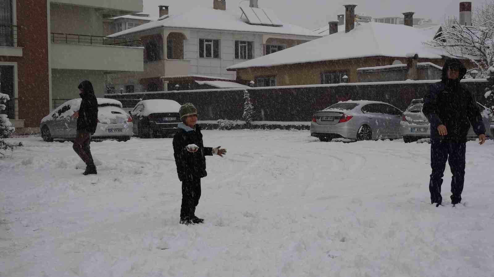 erciste vatandaslarin kar sevinci 0 RaUKeQCk