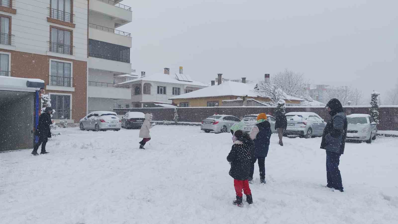 erciste vatandaslarin kar sevinci 1 sbI6n2s2
