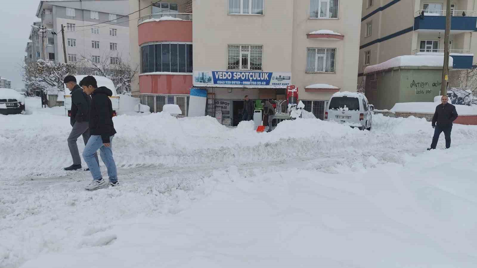 erciste yogun kar yagisi hayati felc etti 6 iW2BsEc3