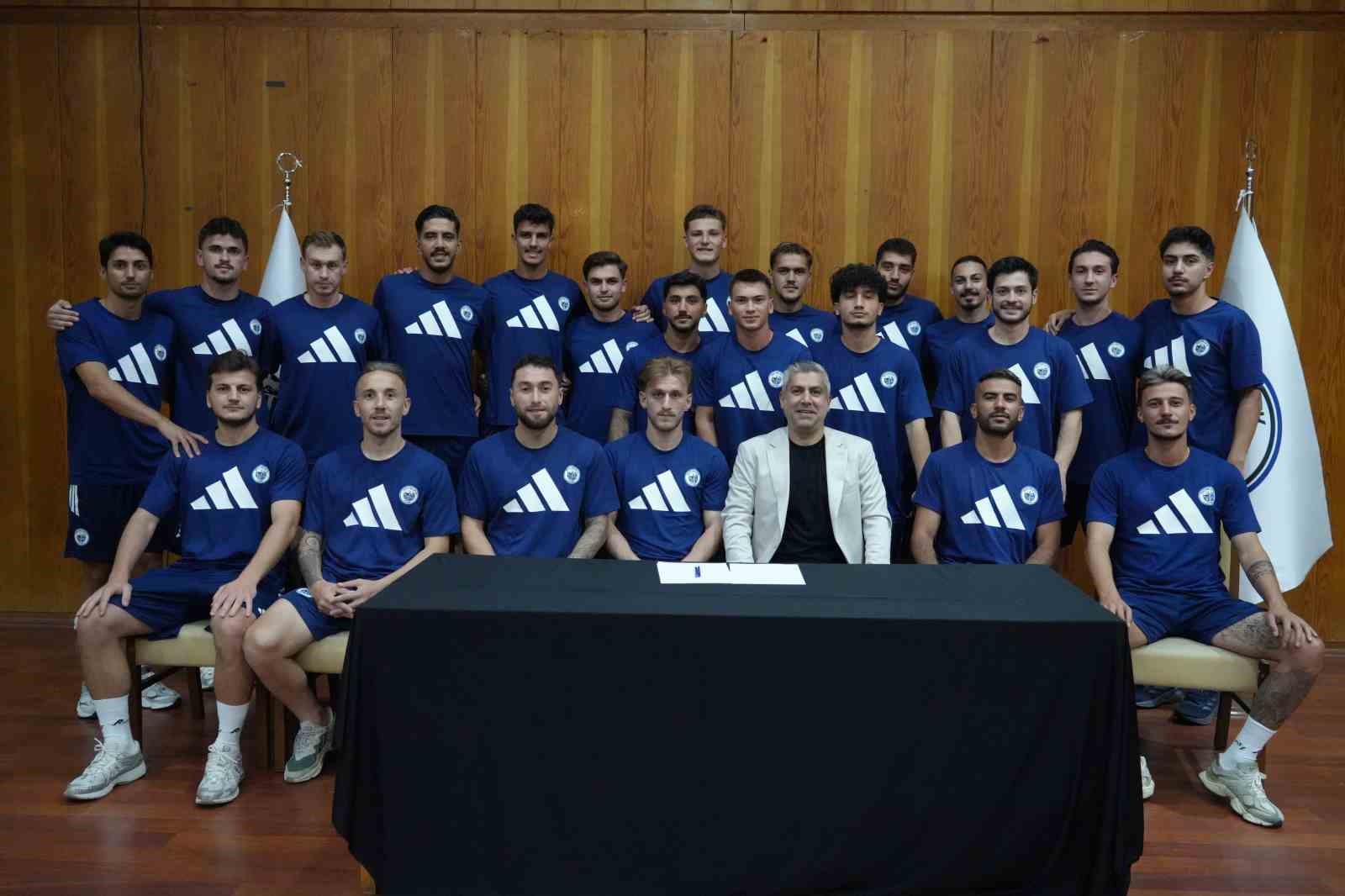 Erciyes 38 FK’dan, Bolu kampında 11 yeni transferi için imza töreni 6 erciyes 38 fkdan bolu kampinda 11 yeni transferi icin imza toreni 2 fuXWlXWu