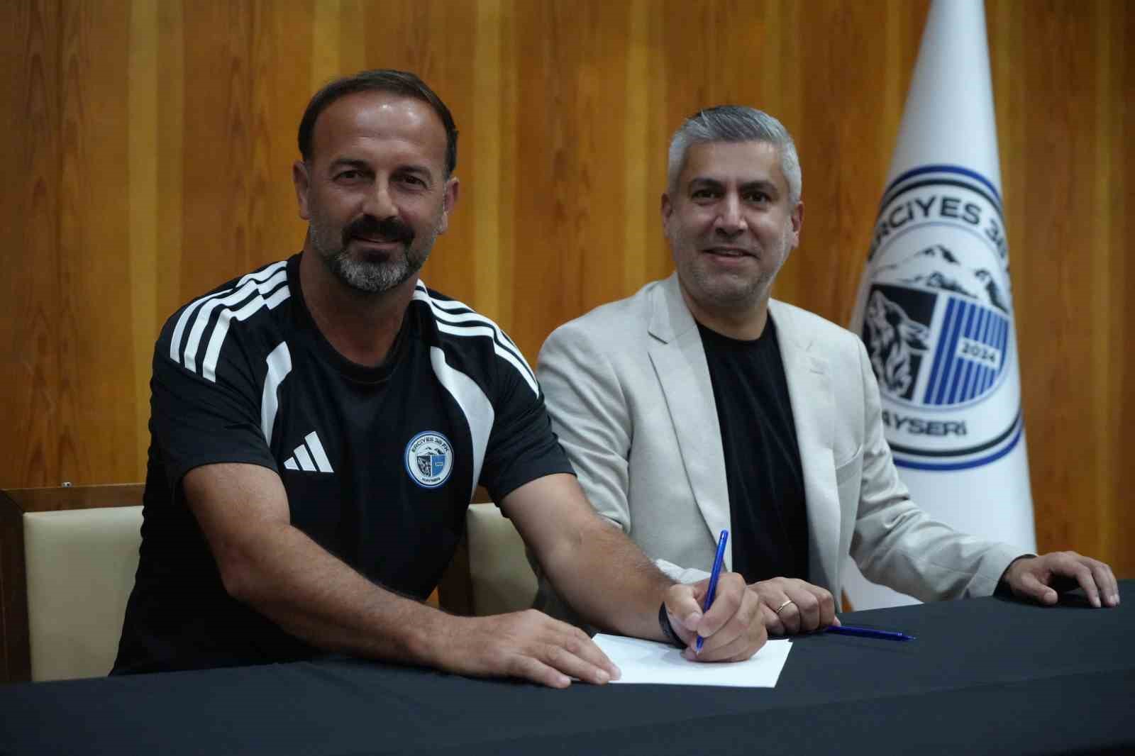 Erciyes 38 FK’dan, Bolu kampında 11 yeni transferi için imza töreni 9 erciyes 38 fkdan bolu kampinda 11 yeni transferi icin imza toreni 5 JhUI3bEq