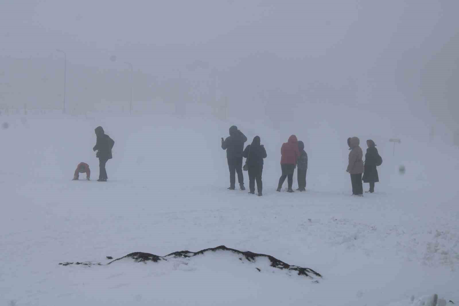 erciyes gune beyaz ortuyle uyandi 6 4vCs5VBL