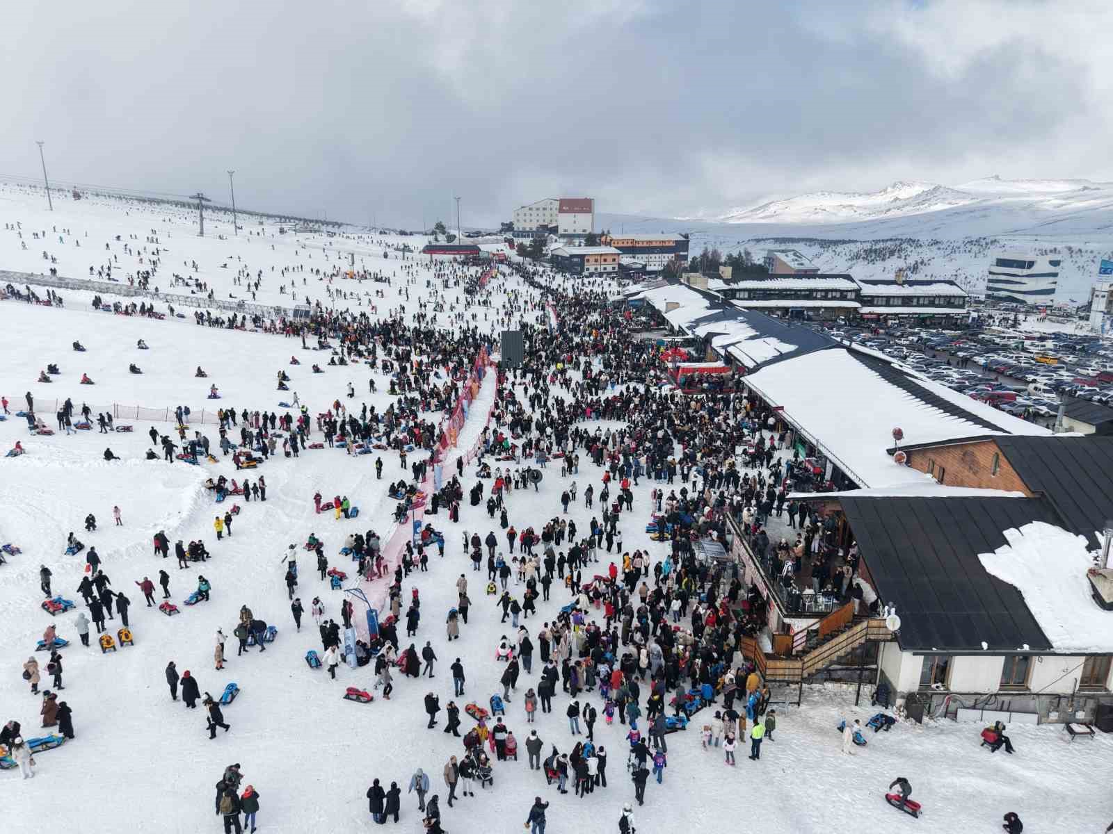 erciyes hafta sonu 320 bin kisiyi agirladi 4 Gpruiyfl