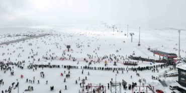 erciyes-somestirin-ilk-hafta-sonunda-250-bin-kisiyi-agirladi-gXZAjlBA.jpg