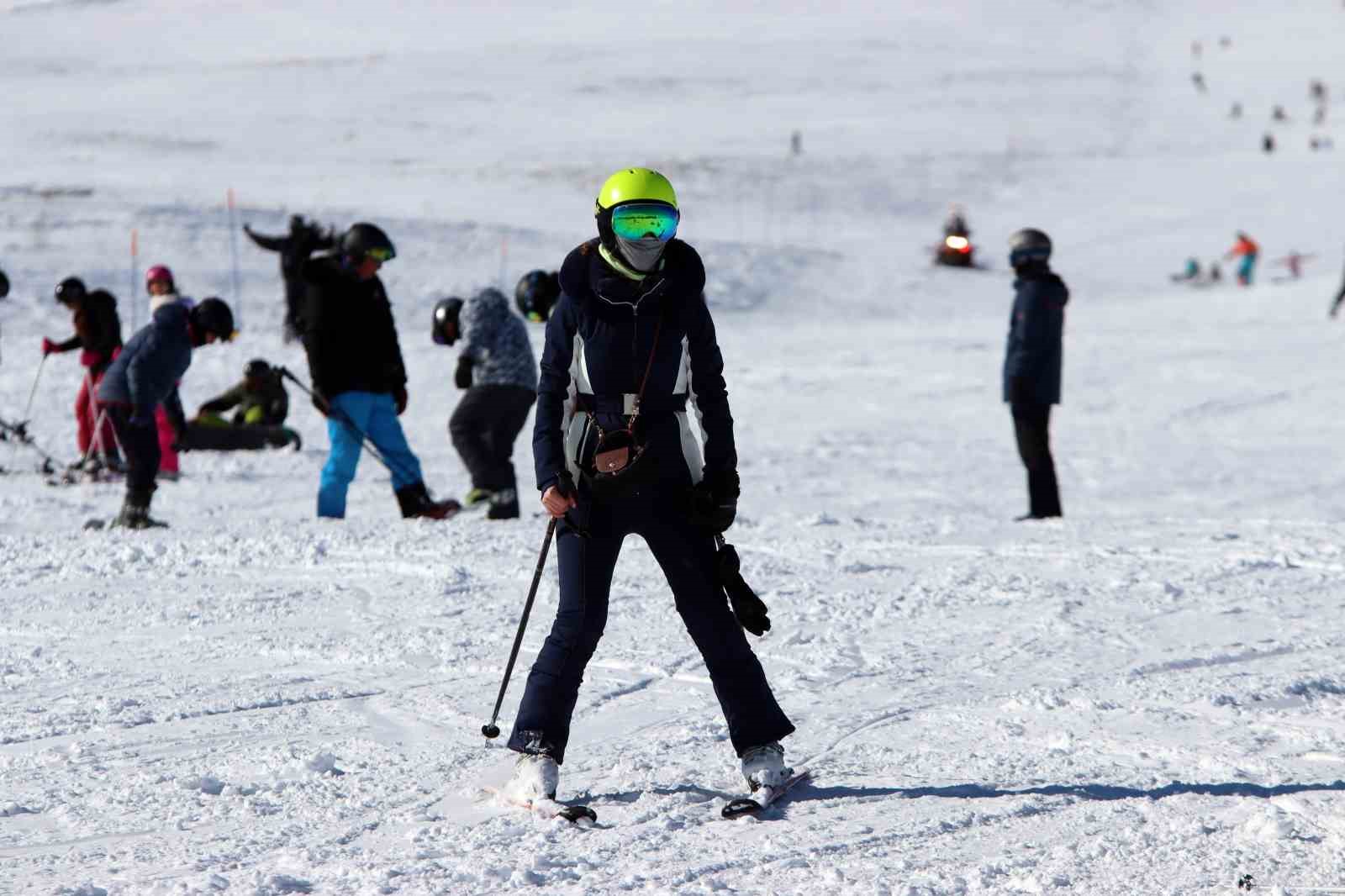 erciyeste hafta sonu yogunlugu binlerce kisi akin etti 2 f9WpflCI