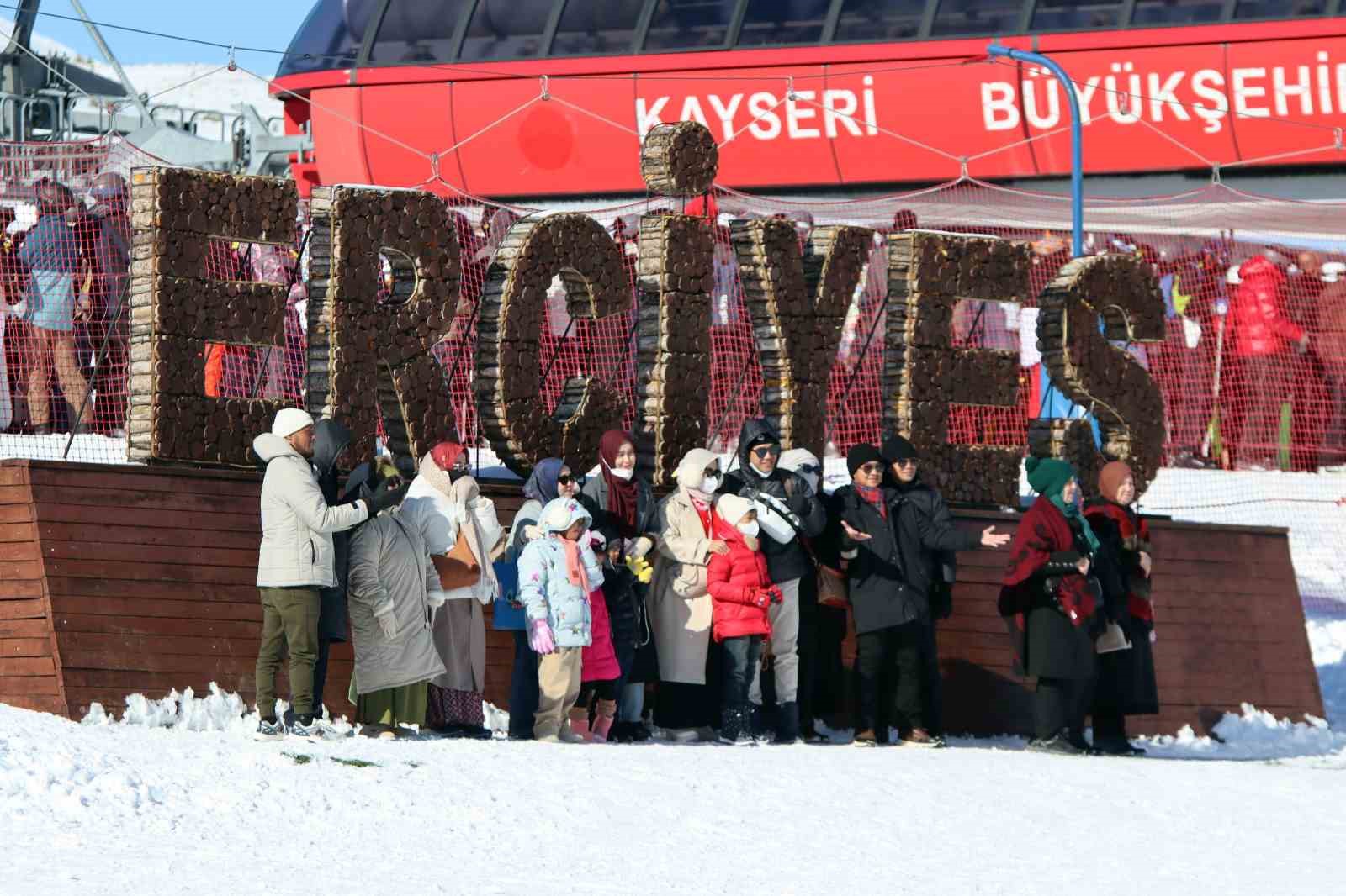 erciyeste hafta sonu yogunlugu binlerce kisi akin etti 3 OBLiFkgE