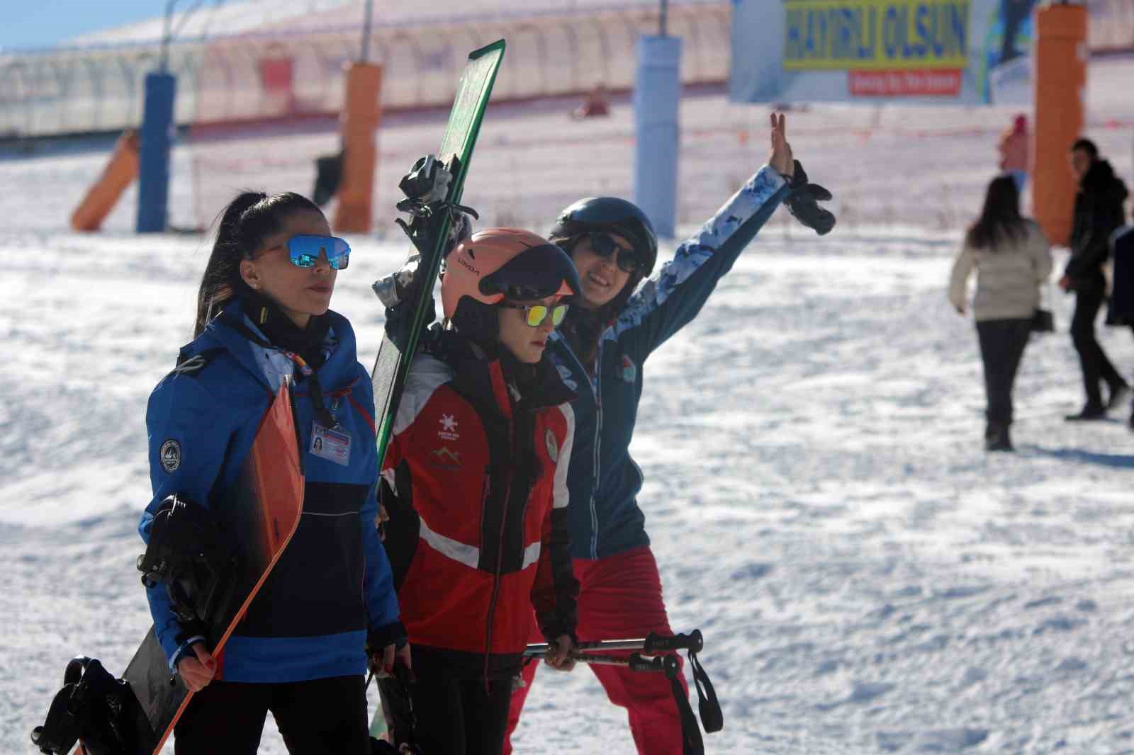 erciyeste kayak sezonu acildi kayakseverler pistlere akin etti 4 jN4S3u6H