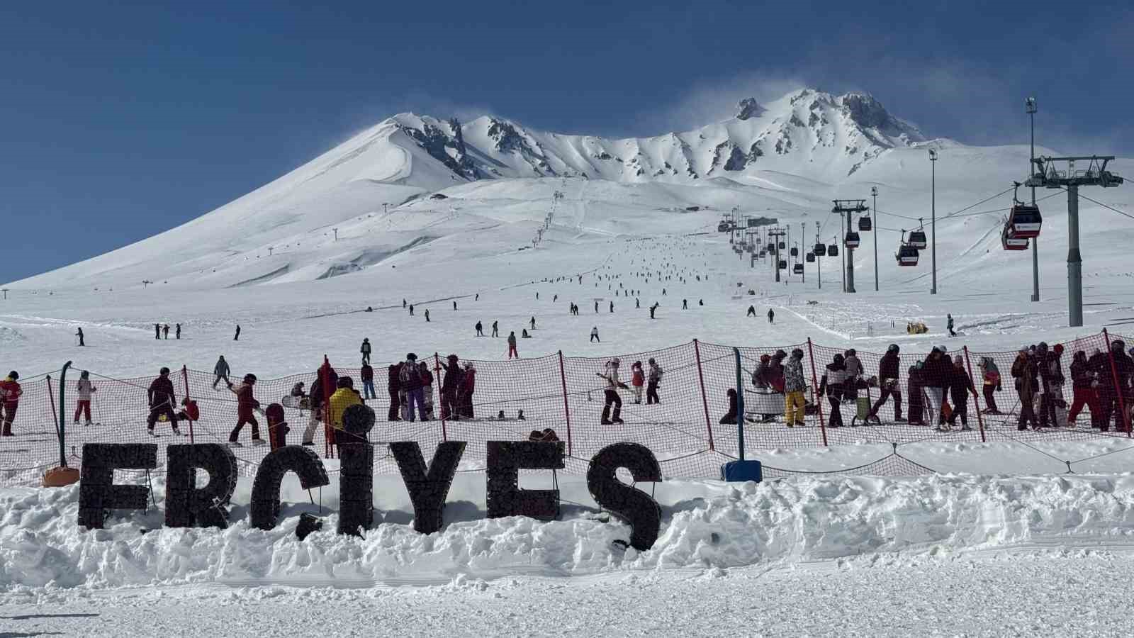 erciyeste kayak sezonu tum hiziyla devam ediyor 1 VYyhKaz1