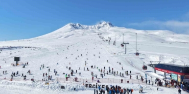 erciyeste-kayak-sezonu-tum-hiziyla-devam-ediyor-nRVPaH1P.jpg