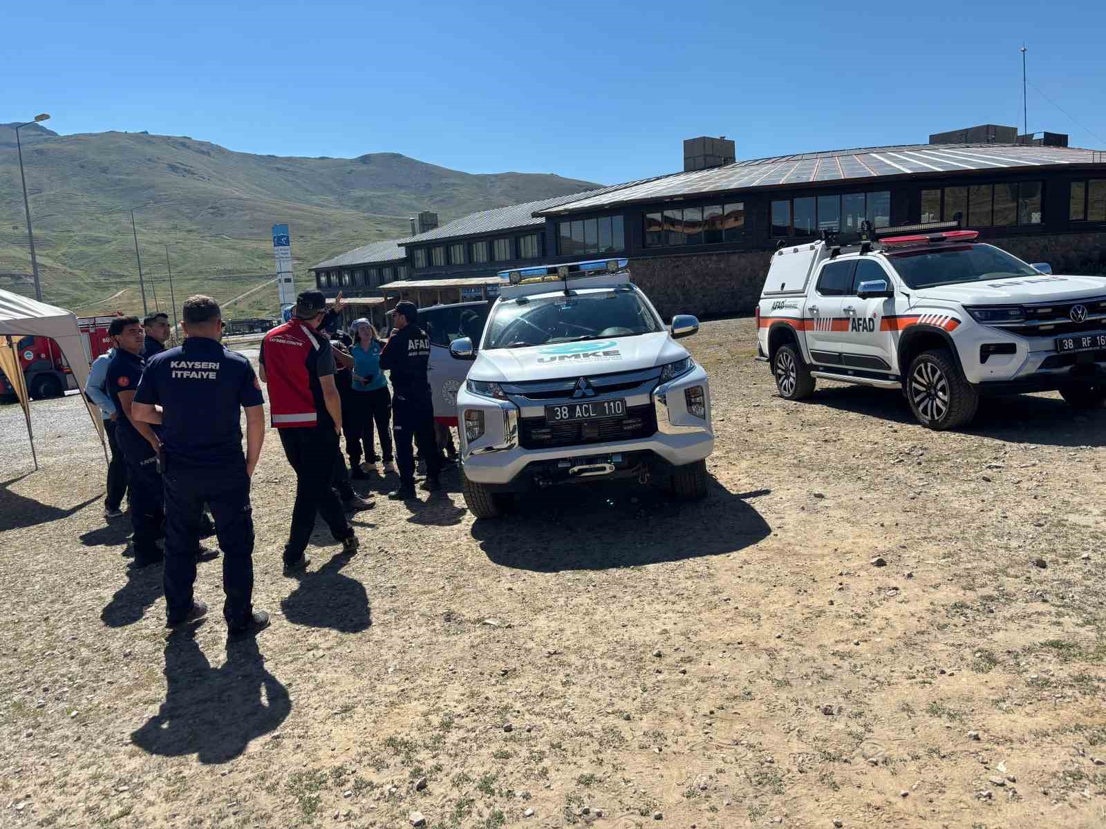 Erciyes’te rahatsızlanarak mahsur kalan 3 kişi kurtarıldı 4 erciyeste rahatsizlanarak mahsur kalan 3 kisi kurtarildi 0 cDj8FzKt