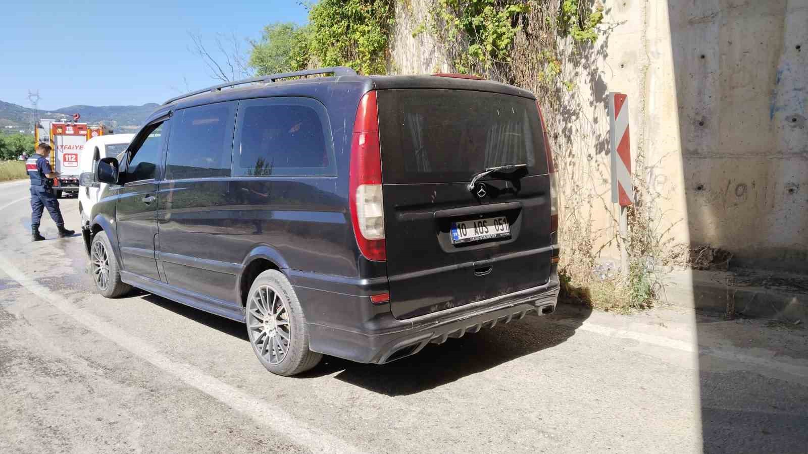 erdekte alt gecitte kaza 1 yarali 1 k3BPmG9p