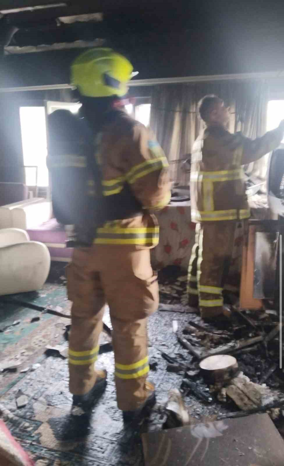 erdekte bir apartman dairesi alevlere teslim oldu 1 24dJGthI