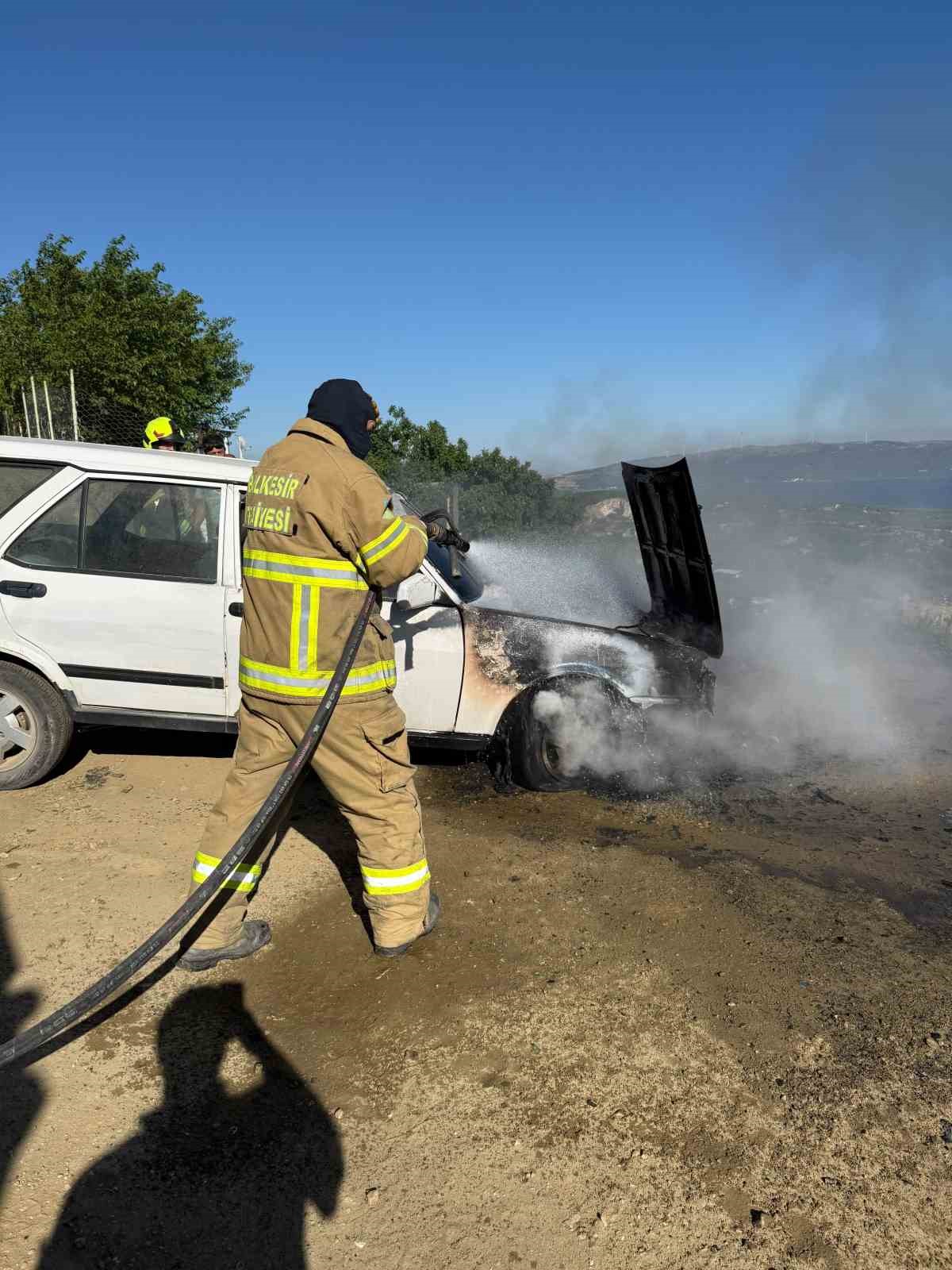 erdekte korkutan arac yangini 3 2aOYrUK5