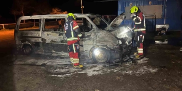 erdekte-korkutan-yangin-1-minibus-kullanilamaz-hale-gelirken-2-aracta-ise-maddi-hasar-olustu-aPhNTSG8.jpg