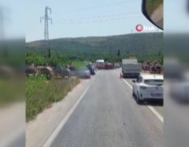 erdekte-zincirleme-kaza-1-olu-2-yarali-lLTFPC75.jpg