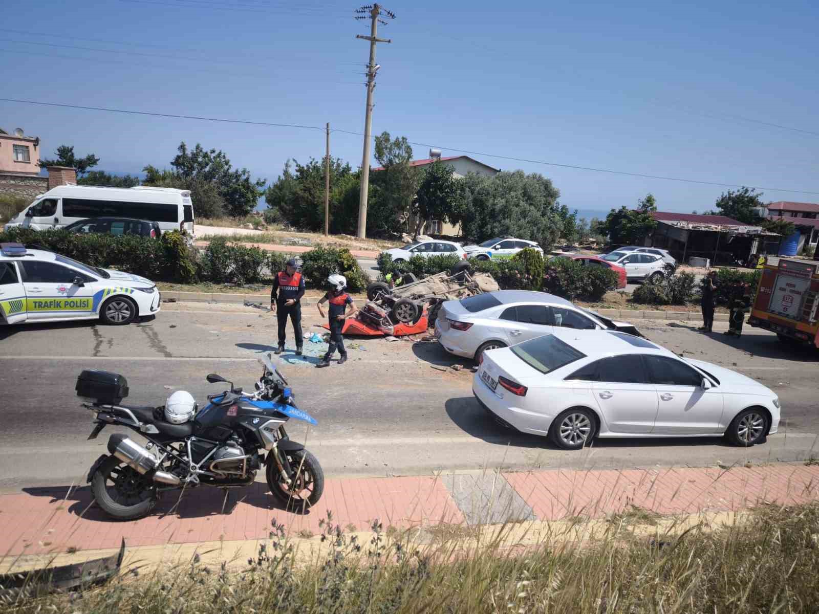 erdemlide 4 otomobil birbirine girdi 1 yarali 0 l2j62ZMf