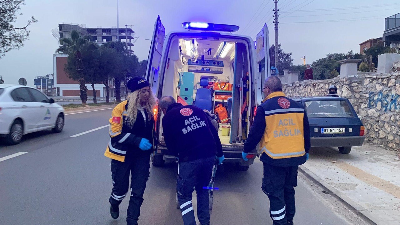 erdemlide kamyonet ile motosiklet carpisti 1 yarali 1 3ThsWN2E