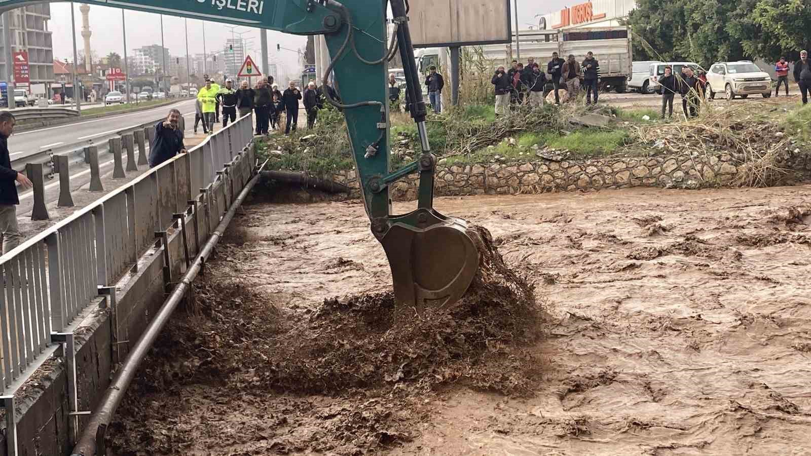 erdemlide siddetli yagis sele neden oldu 0 9Piz41Mi