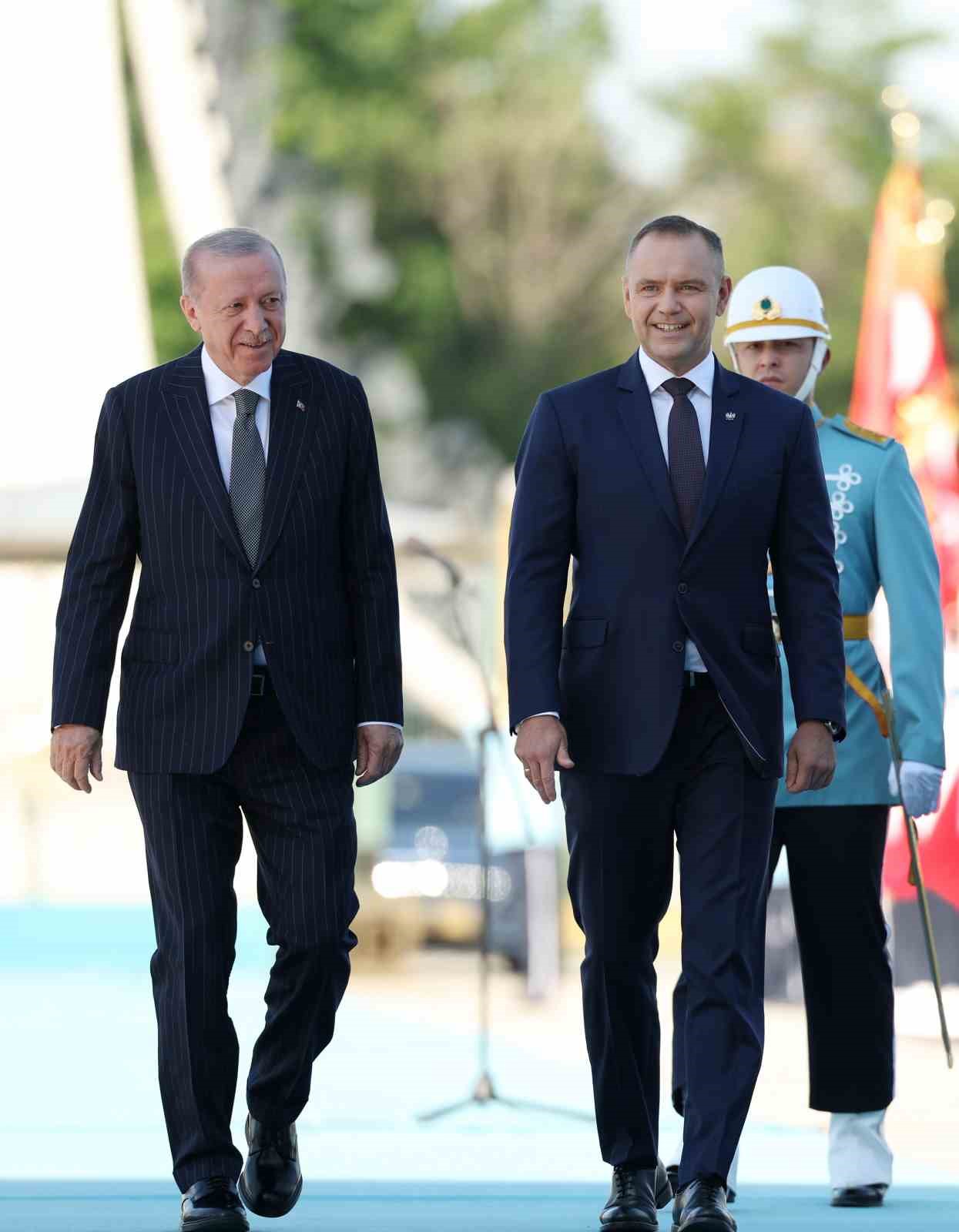Erdoğan: "NATO zirvesi kapsamında ittifakın Avrupa sütununun güçlendirilmesi ve caydırıcılığının tahkim edilmesi ortak önceliğimiz" 28 erdogan nato zirvesi kapsaminda ittifakin avrupa sutununun guclendirilmesi ve caydiriciliginin tahkim edilmesi ortak onceligimiz DAYrqeA2