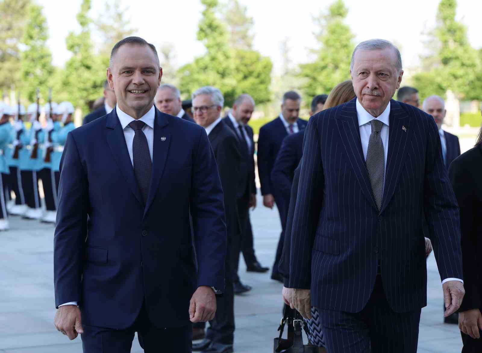 Erdoğan: "NATO zirvesi kapsamında ittifakın Avrupa sütununun güçlendirilmesi ve caydırıcılığının tahkim edilmesi ortak önceliğimiz" 14 erdogan nato zirvesi kapsaminda ittifakin avrupa sutununun guclendirilmesi ve caydiriciliginin tahkim edilmesi ortak onceligimiz DlTW24yW