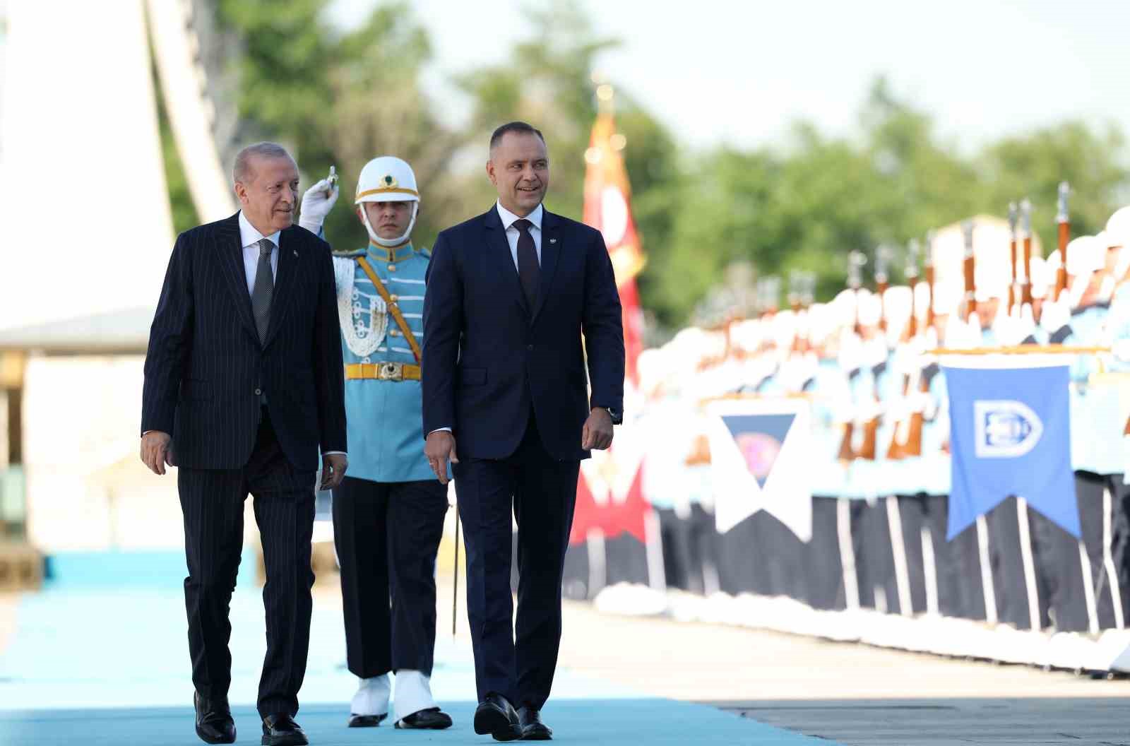 Erdoğan: "NATO zirvesi kapsamında ittifakın Avrupa sütununun güçlendirilmesi ve caydırıcılığının tahkim edilmesi ortak önceliğimiz" 22 erdogan nato zirvesi kapsaminda ittifakin avrupa sutununun guclendirilmesi ve caydiriciliginin tahkim edilmesi ortak onceligimiz J7CVVXIA