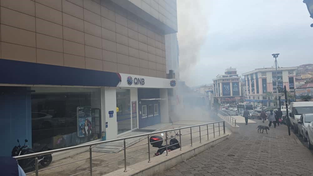ereglide avm jeneratoru korkuttu cadde duman altinda kaldi vatandaslar panikledi 0 FvFt3Cn7