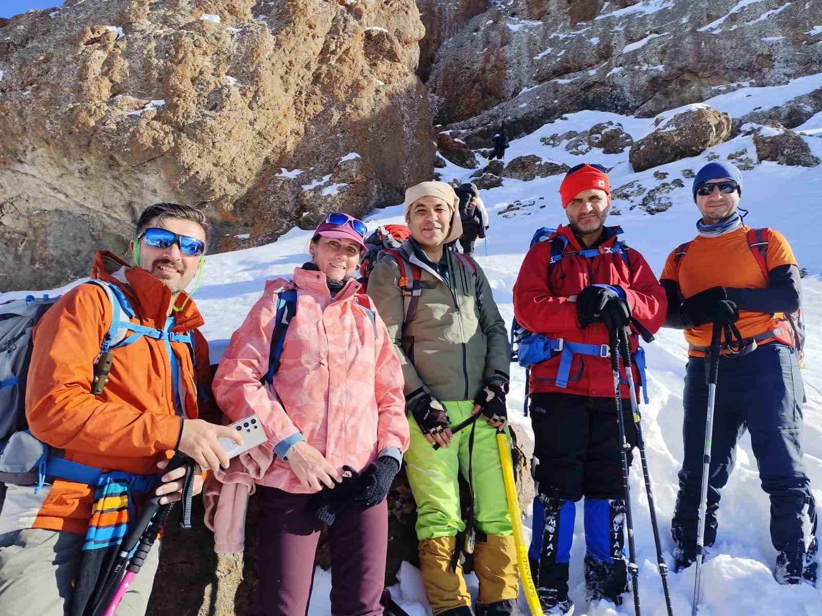 erek dagina zirve tirmanisi 4 GmQs44OH
