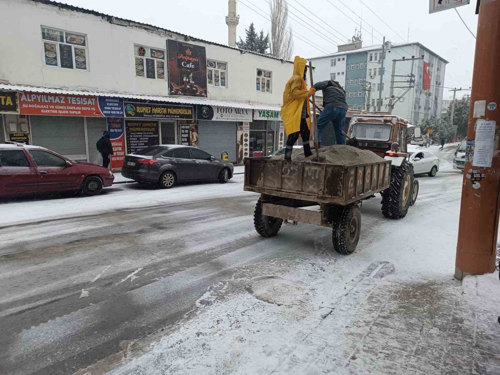 erganide buz mesaisi yollar piste dondu araclar zor anlar yasadi 1