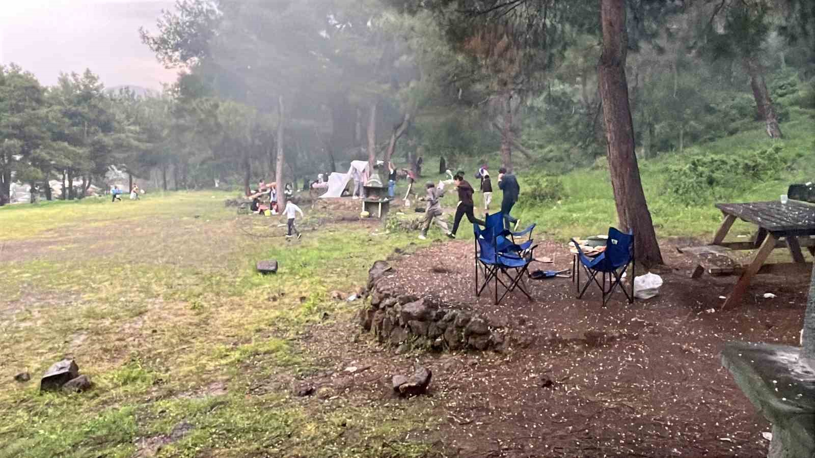 Erik büyüklüğündeki doluların isabet ettiği vatandaşlar panik yaşadı 7 erik buyuklugundeki dolularin isabet ettigi vatandaslar panik yasadi 3 HTZIWBjM