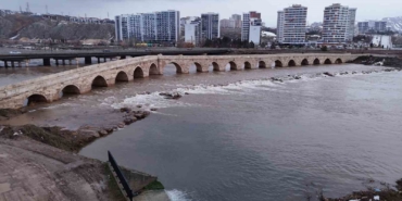 eriyen-kar-sulari-turkiyenin-en-uzun-irmagi-olan-kizilirmaki-costurdu-ZN6mTnLv.jpg