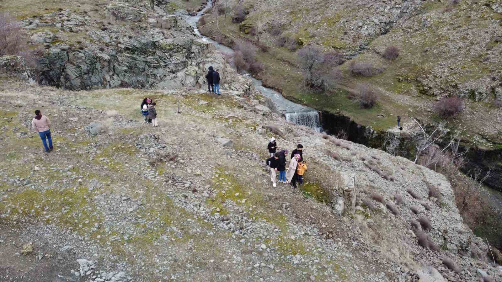 eriyen kar sulari yazin kuruyan selaleyi yeniden costurdu 1 MEwP2g9J