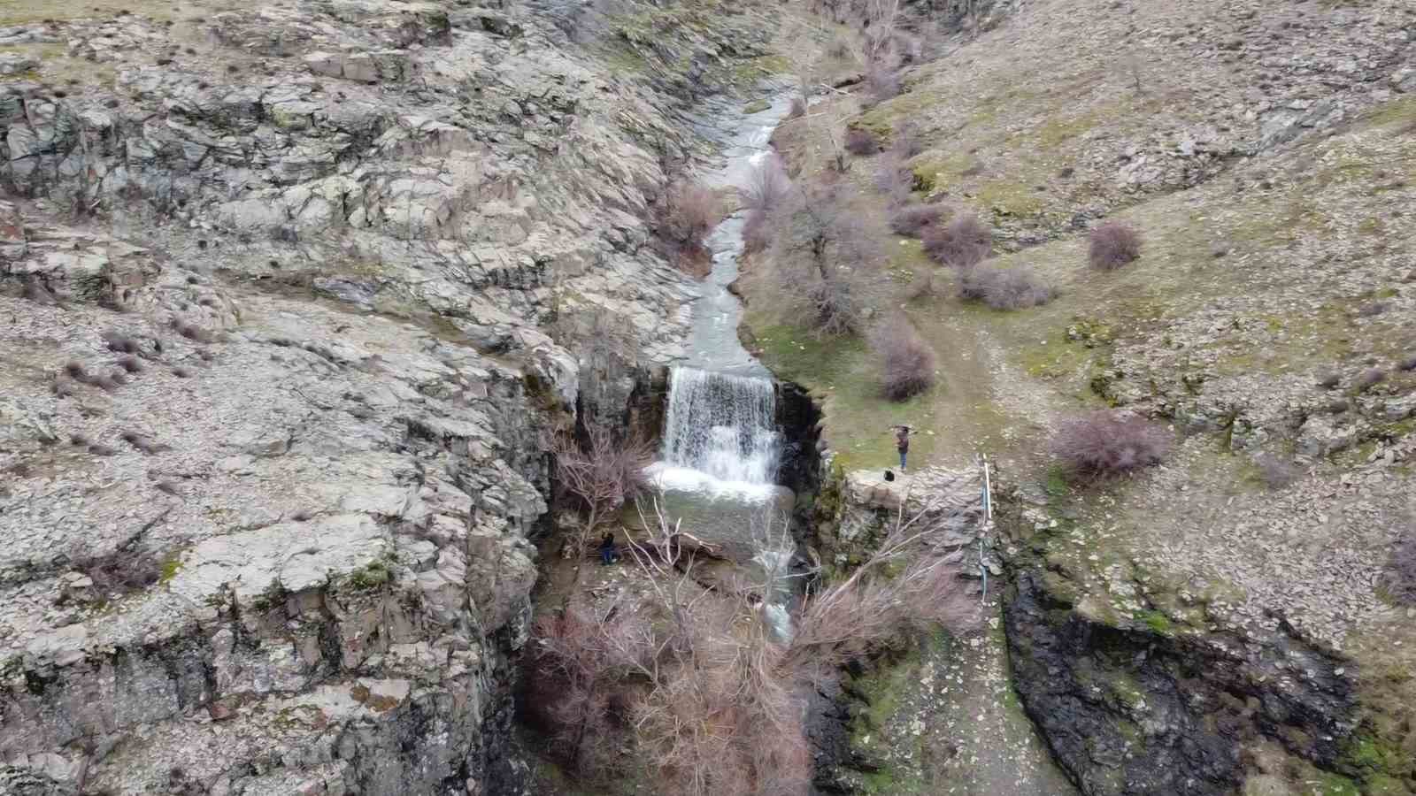 eriyen kar sulari yazin kuruyan selaleyi yeniden costurdu 5 UW2uiXCN
