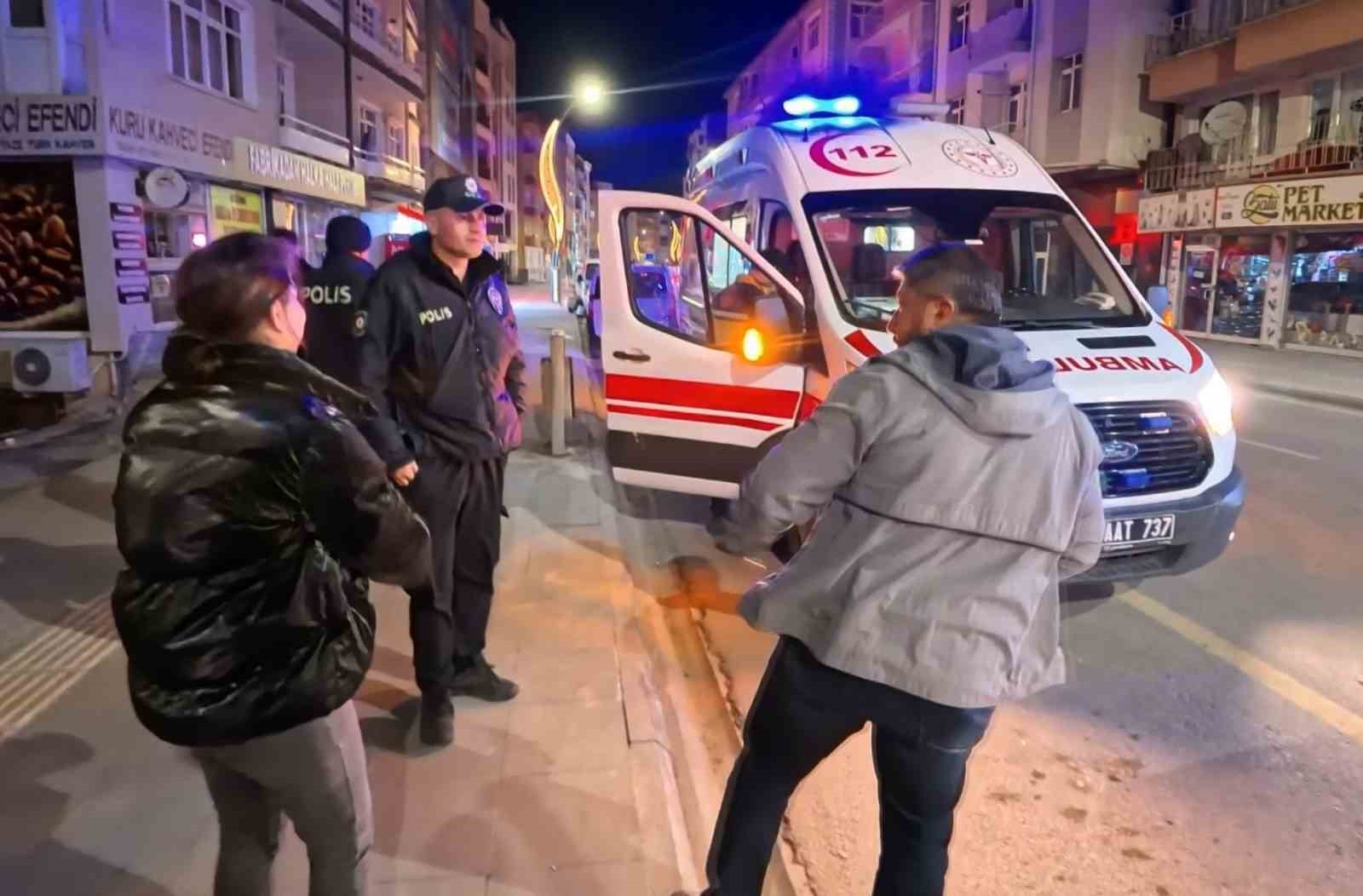 erkek arkadasinin gorustugu kadini bicakladi 2 wdI2nO4C