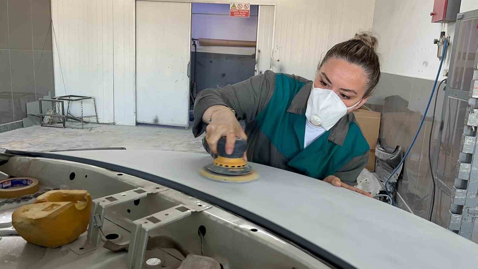 erkek egemen sanayinin kadin kaporta ustasi 2 IA68bbrl