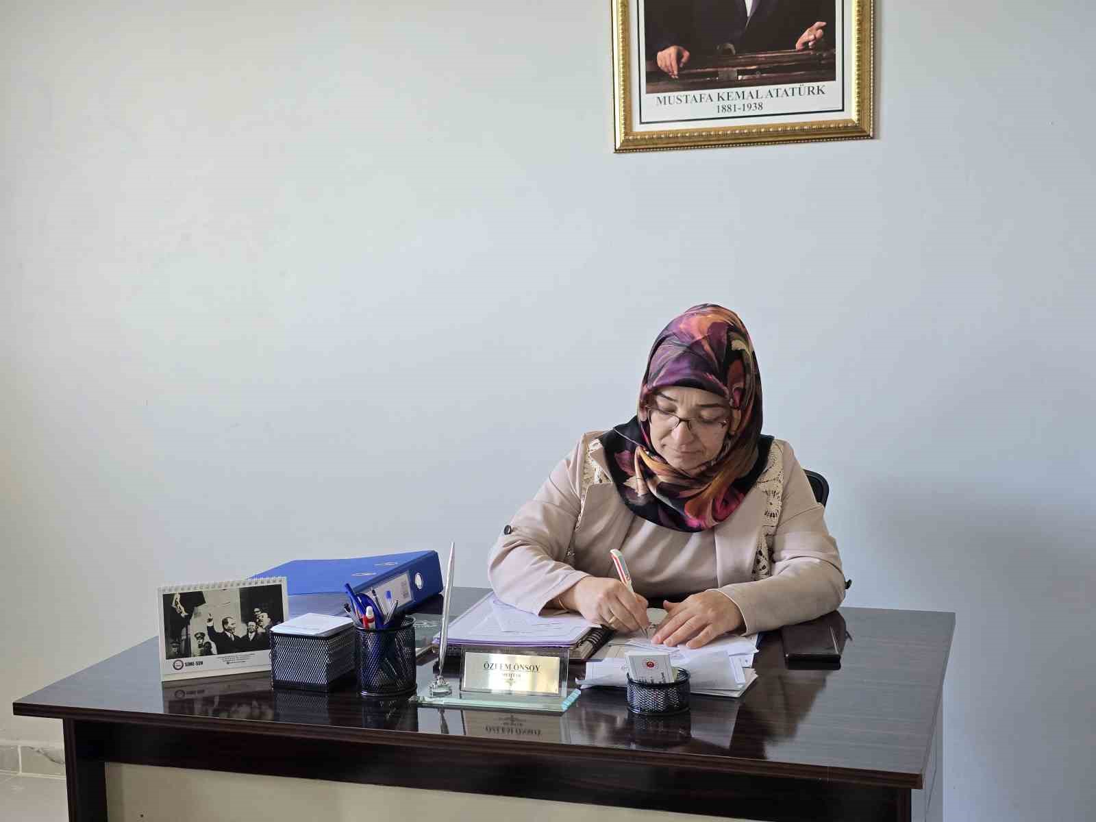 erkeklere yakistirilan muhtarlik mesleginin yozgattaki iki bayan temsilcisinden biri 2 yCMPLEng