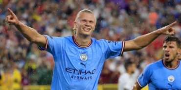 erling-haaland-joy-on-the-field-wallpaper-2560x1440_51